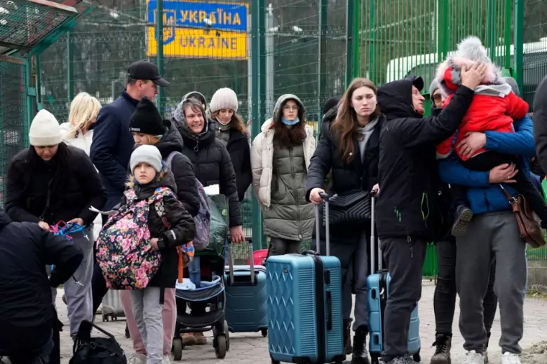 Rzeczpospolita: Польша хочет вернуть выплаченные украинским беженцам пособия на $450 тысяч