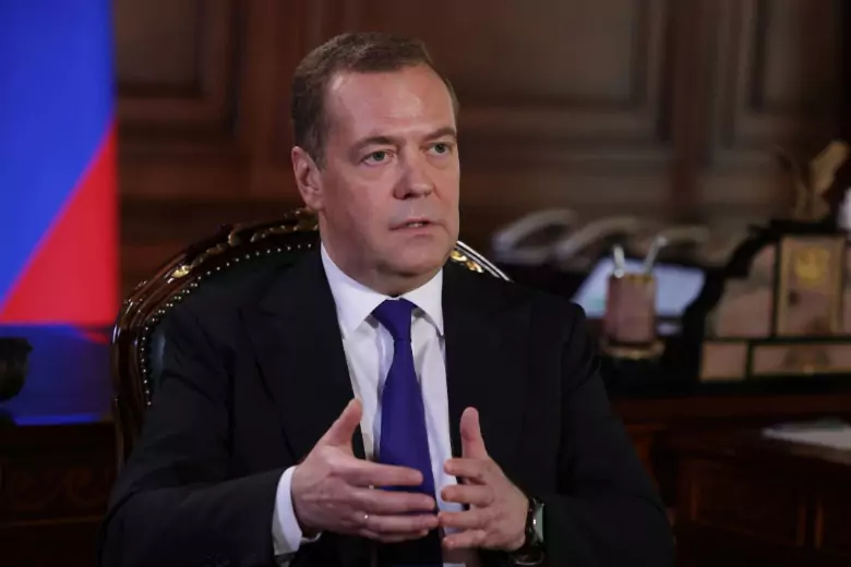 Медведев допустил продвижение армии России до Киева и Львова