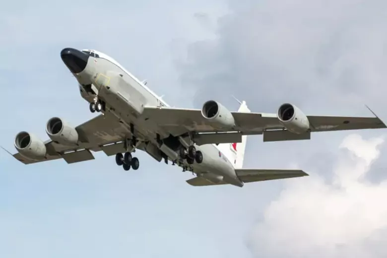 Flightradar: Британский самолет-разведчик пролетел у берегов Крыма