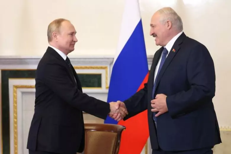 Лукашенко и Путин поздравили друг друга с Днём единения народов Беларуси и РФ