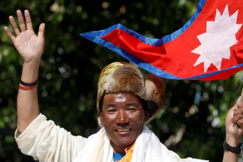 Непальский альпинист Ками Рита Шерпа в среду установил новый рекорд на «крыше мира», сообщает AFP.
