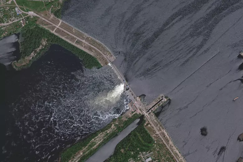 Леонтьев: уровень воды в Новой Каховке поднялся на 10 метров и достиг крыш домов