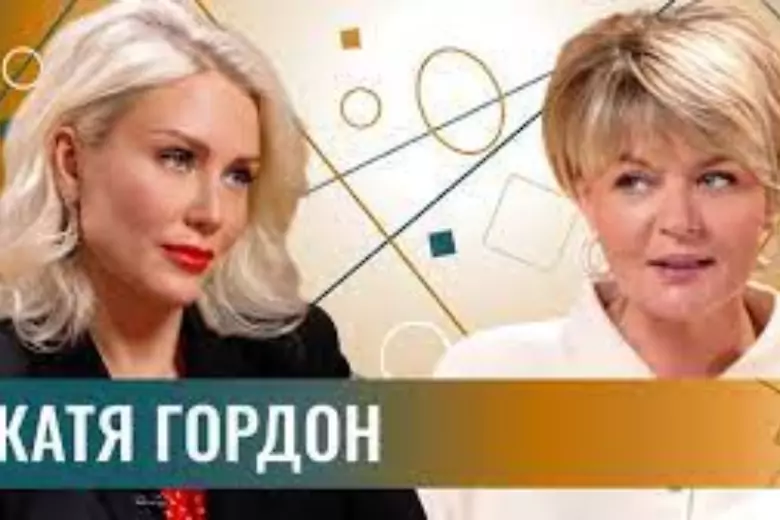Экс-супруга ведущего Александра Гордона Екатерина призналась, что давно недолюбливает актрису Юлию Меньшову, которая старается казаться "белой и пушистой", а на самом деле является "злобной фурией".