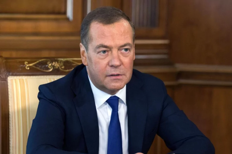 Медведев предложил поместить Бориса Джонсона в психиатрическую лечебницу