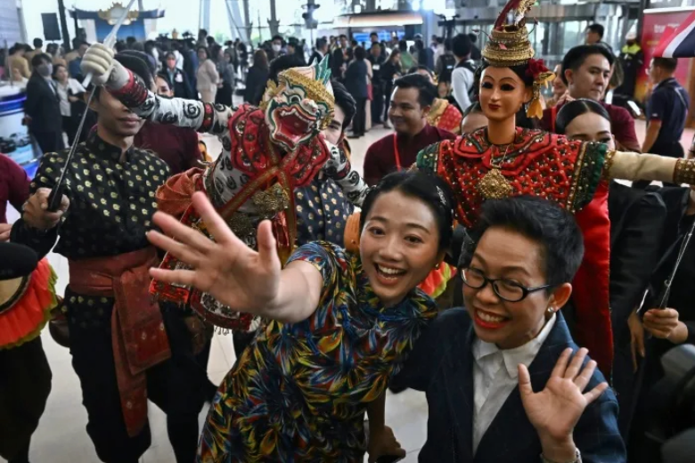 Китайские туристы получают VIP-прием в Таиланде с началом безвизового режима