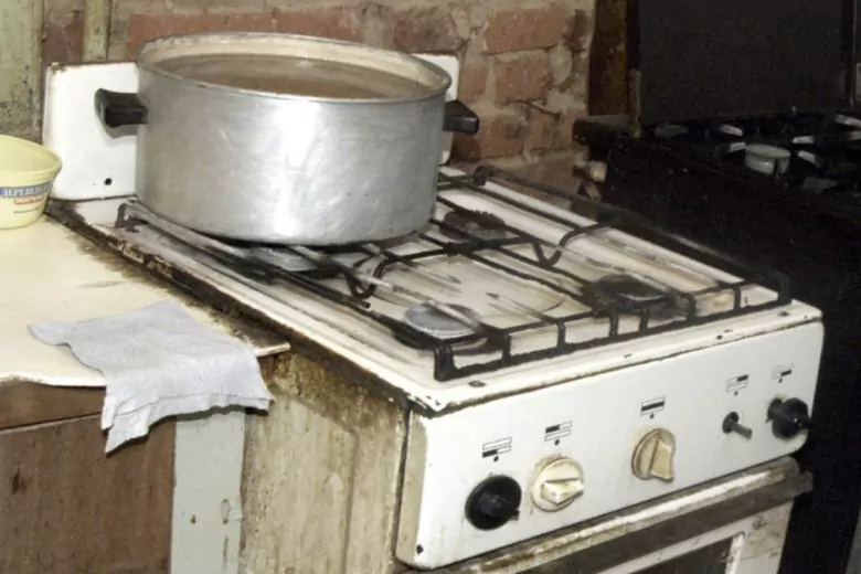 Житель Ленинградской области сдал полиции родного брата, которого застал за приготовлением супа из частей человеческого тела.