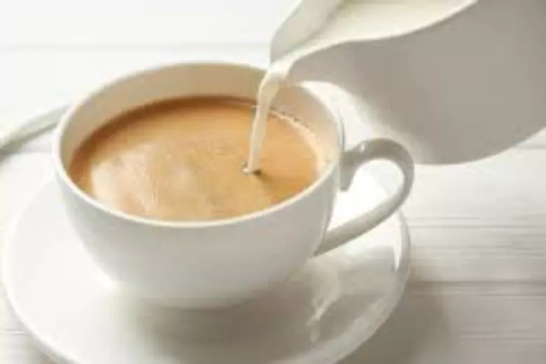 Дерматолог, косметолог Светлана Барагунова назвала причину, по которой не стоит в кофе добавлять молоко, а также, что делать, если отказаться от этого напитка сложно.