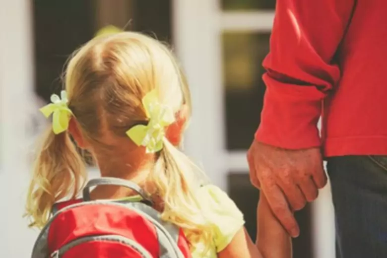 Гештальт-терапевт Анастасия Шапель дала рекомендации родителям, как облегчить ребенку переход в другую школу.