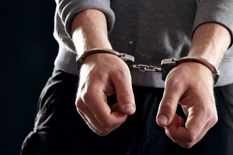 В Челябинске мужчина напал на женщину в одном из местных магазинов. Нападавший был вооружён ножом.