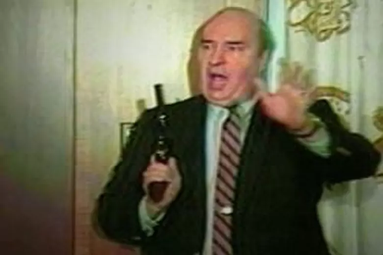 Печальный эпизод произошел в 1986 г., казначея Роберта Дуайера обвинили в коррупции: ему присудили огромный штраф и 55 лет тюрьмы.