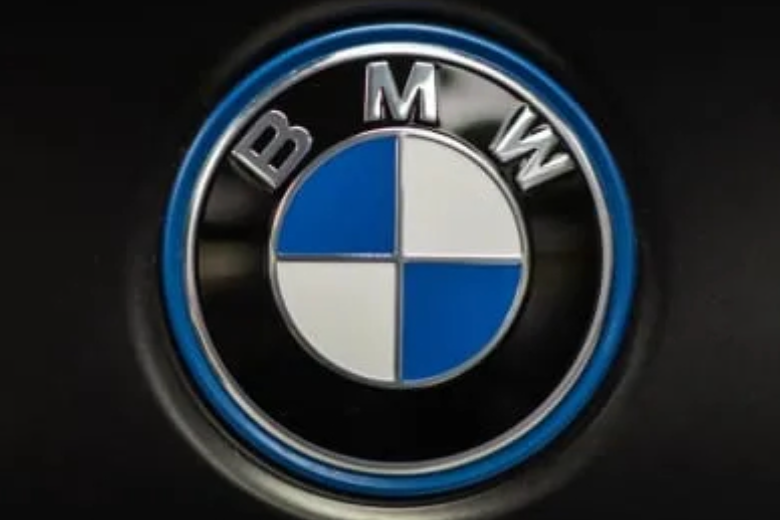 В прошлом году BMW продала больше автомобилей, чем когда-либо прежде, при этом мировые продажи выросли на 6,5% и составили около 2,55 млн автомобилей после успешного последнего квартала, сообщила группа в Мюнхене во вторник.