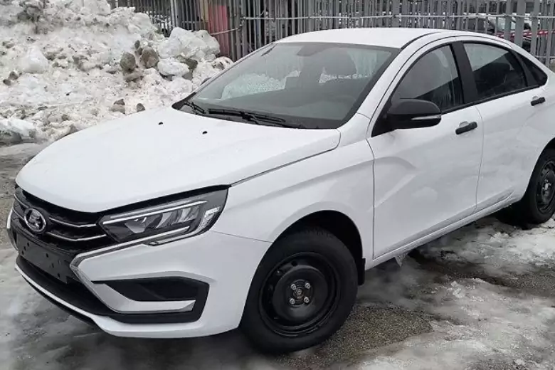 АвтоВАЗ начал продавать «пустые» Lada Vesta за 1,5 млн рублей