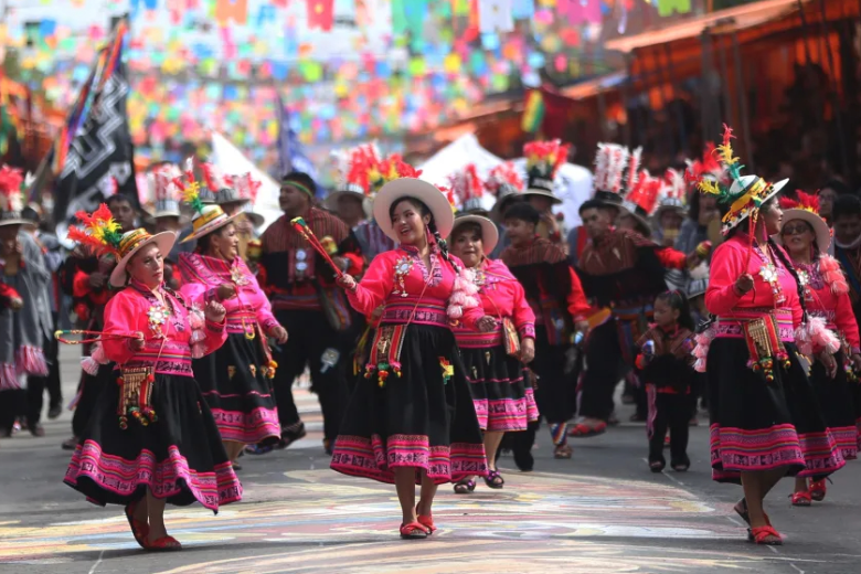 В боливийском горном городе Оруро проходит карнавал, который внесен в список Всемирного наследия ЮНЕСКО