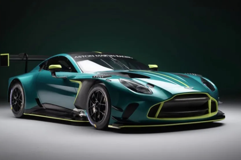 Британский бренд планирует доставить клиентам тридцать своих новых Vantage GT3 уже к концу этого года.