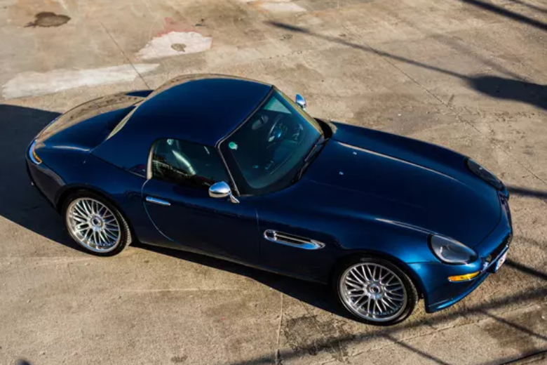 Car and Driver внес Jaguar E-type в топ-10 самых красивых и крутых