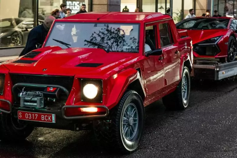 Известный коллекционер Lamborghini недавно пополнил свою коллекцию совершенно новым Lamborghini Revuelto, который можно охарактеризовать только как яркий.
