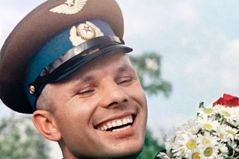 Юрий Гагарин: почему именно он полетел в космос, как погиб и другие интересные факты