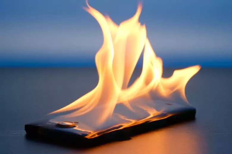 В Перми пенсионер умер из-за загоревшегося смартфона