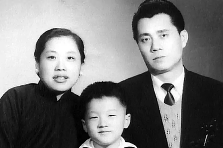 Мать Джеки Чана арестовал офицер за торговлю опиумом: потом он стал ее мужем