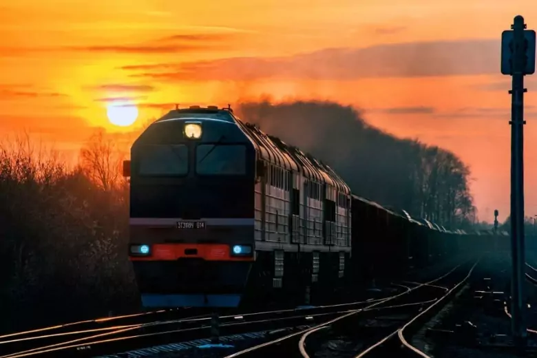 В Тверской области парень и девушка погибли под колёсами поезда