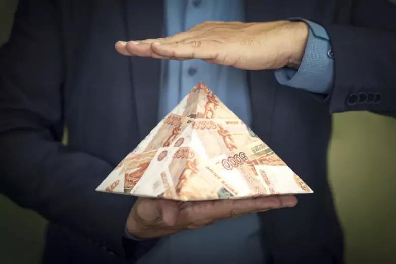 Пенсионерка создала финансовую пирамиду, обманув клиентов на миллиард рублей