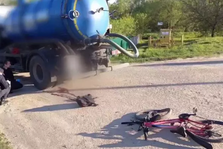 В Костюковичах грузовик задавил 12-летнего мальчика на велосипеде