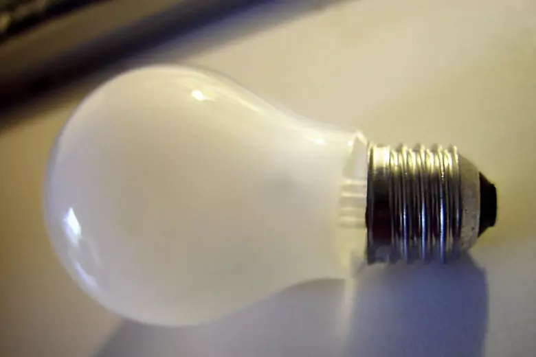 История изобретения матовой лампочки: инженер смог сделать невозможное