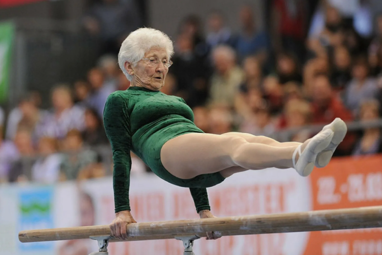 98-летняя немецкая гимнастка Йоханна Кваас покоряет интернет