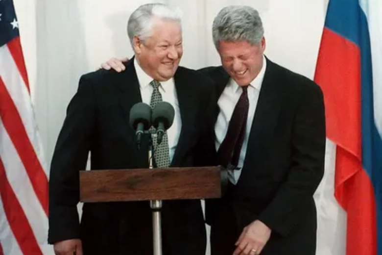 История о том, как Ельцин в Вашингтоне ловил такси в одних трусах