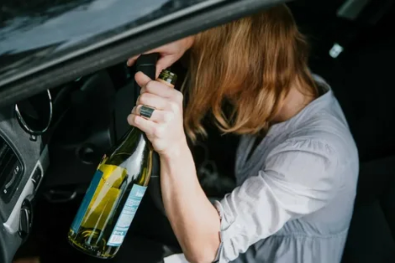 Минчанку сурово наказали за повторное вождение в пьяном виде, апелляция ей не помогла