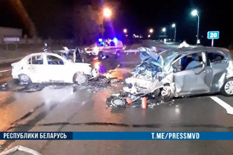 Под Минском столкнулись и загорелись два автомобиля: водители погибли на месте