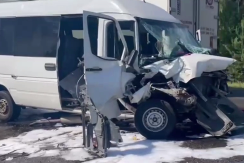 Жуткое ДТП в Бобруйском районе: маршрутка столкнулась с трактором, в аварии 9 пострадавших