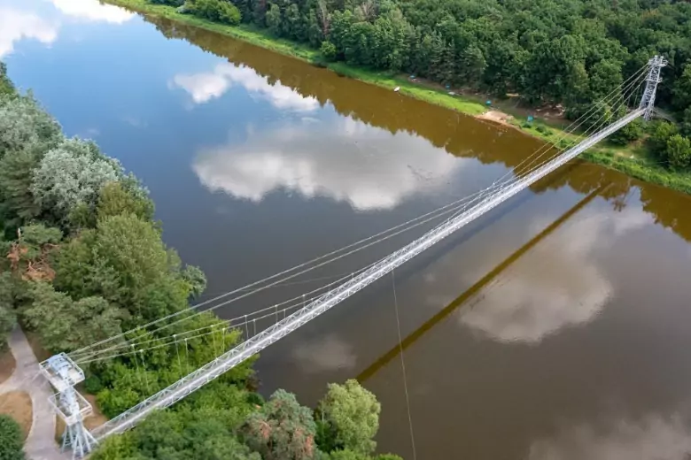 У самого длинного подвесного моста в Беларуси будет стеклянный пол