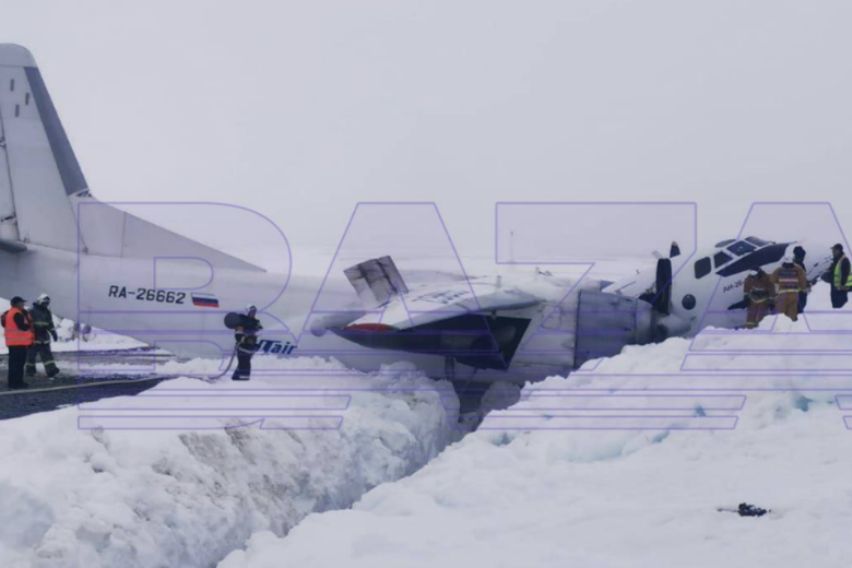 На Ямале самолет Ан-26 разломился пополам, совершив жесткую посадку