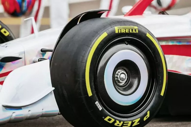 C 2010 года Pirelli является единственным поставщиком шин для Формулы 1