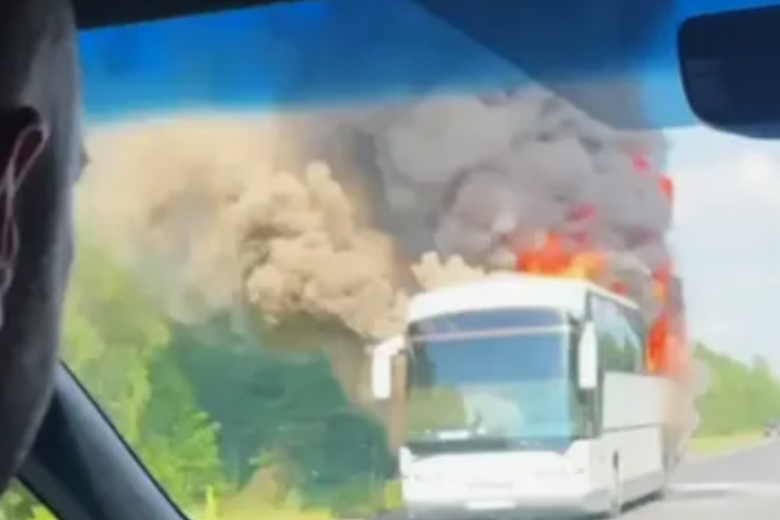 Под Лунинцем загорелся экскурсионный автобус Neoplan с пассажирами