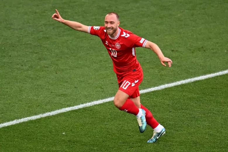 Кристиан Эриксен забил гол на ЧЕ-2024 , участвуя в матче с кардиостимулятором