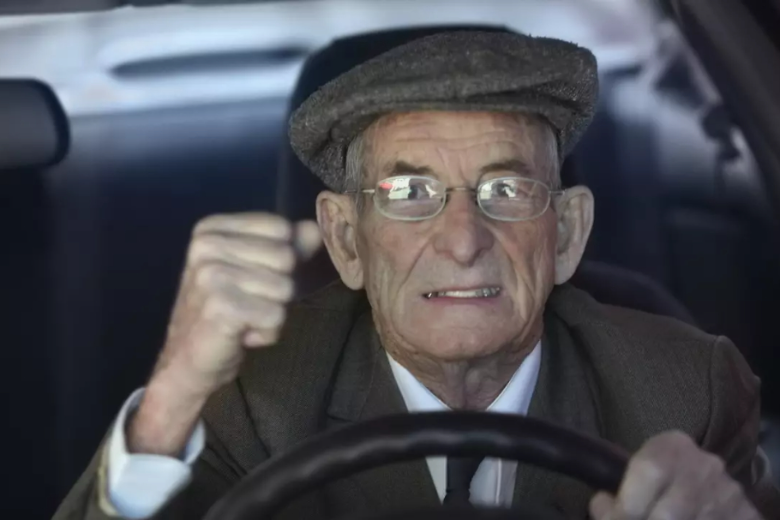 В Госдуме не одобрили инициативу о запрете на вождение автомобиля людям старше 70 лет
