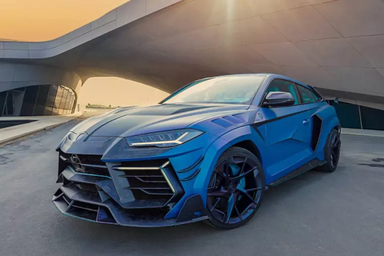 Mansory представила ограниченную серию Venatus Coupe EVO C на базе Lamborghini Urus. Компания стала первой в мире, превратив Urus в двухдверное купе.