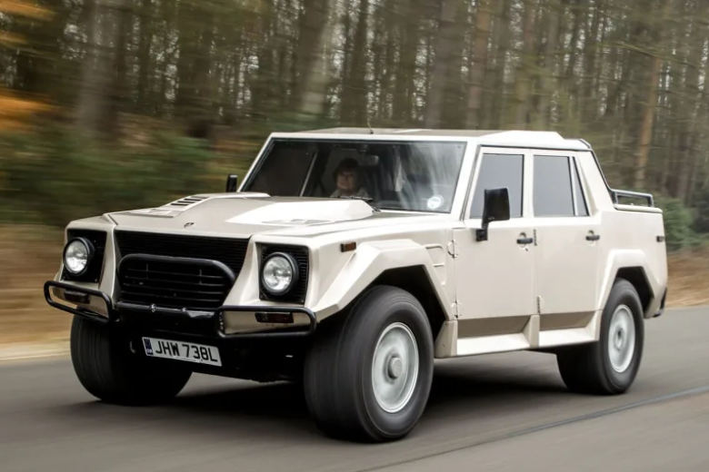 Lamborghini LM002 - один из нескольких очень мощных внедорожников