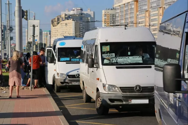 Белорусских маршрутчиков обяжут установить в автомобилях платежные терминалы