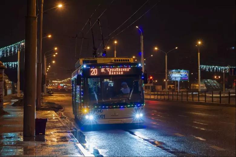 В общественном транспорте Минска появились ящики для писем Деду Морозу