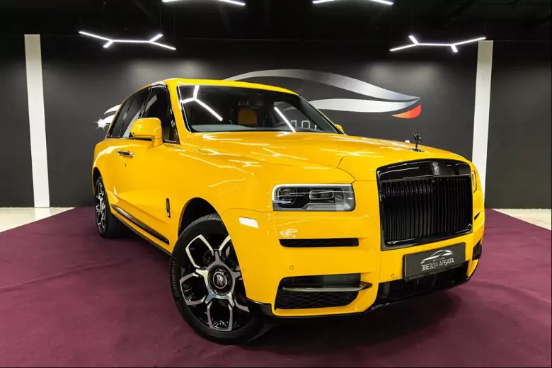 На продажу выставлен Rolls-Royce Cullinan, который посвящен Москве