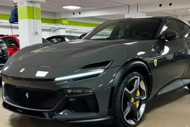 В Новосибирске продают Ferrari Purosangue почти за миллион долларов