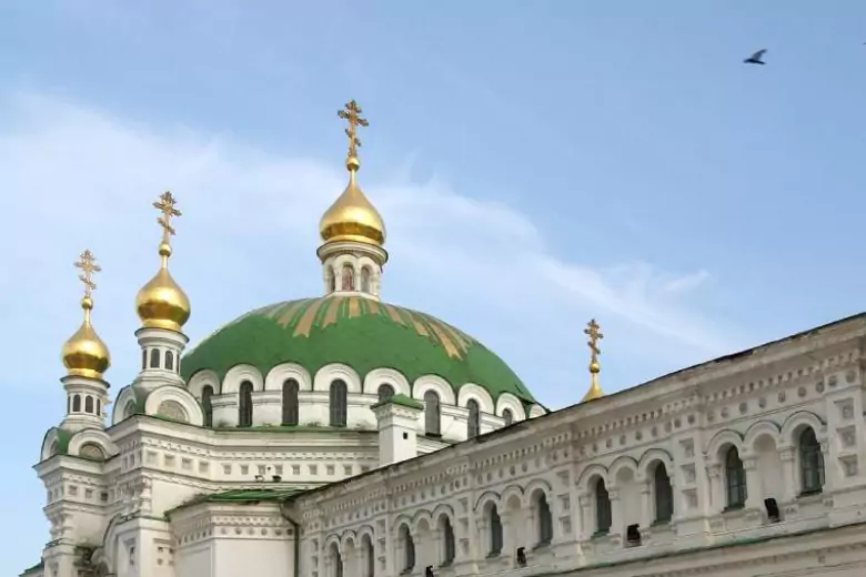 В Киеве на одной из башен Киево-Печерской лавры упал крест