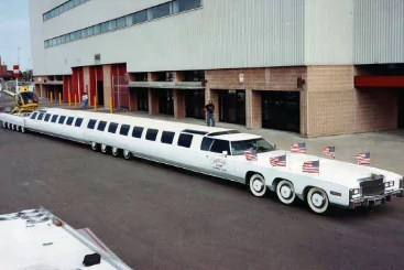 Раз уж речь зашла о лимузинах, нельзя не упомянуть признанного рекордсмена в этой категории — автомобиль под названием «Американская мечта».