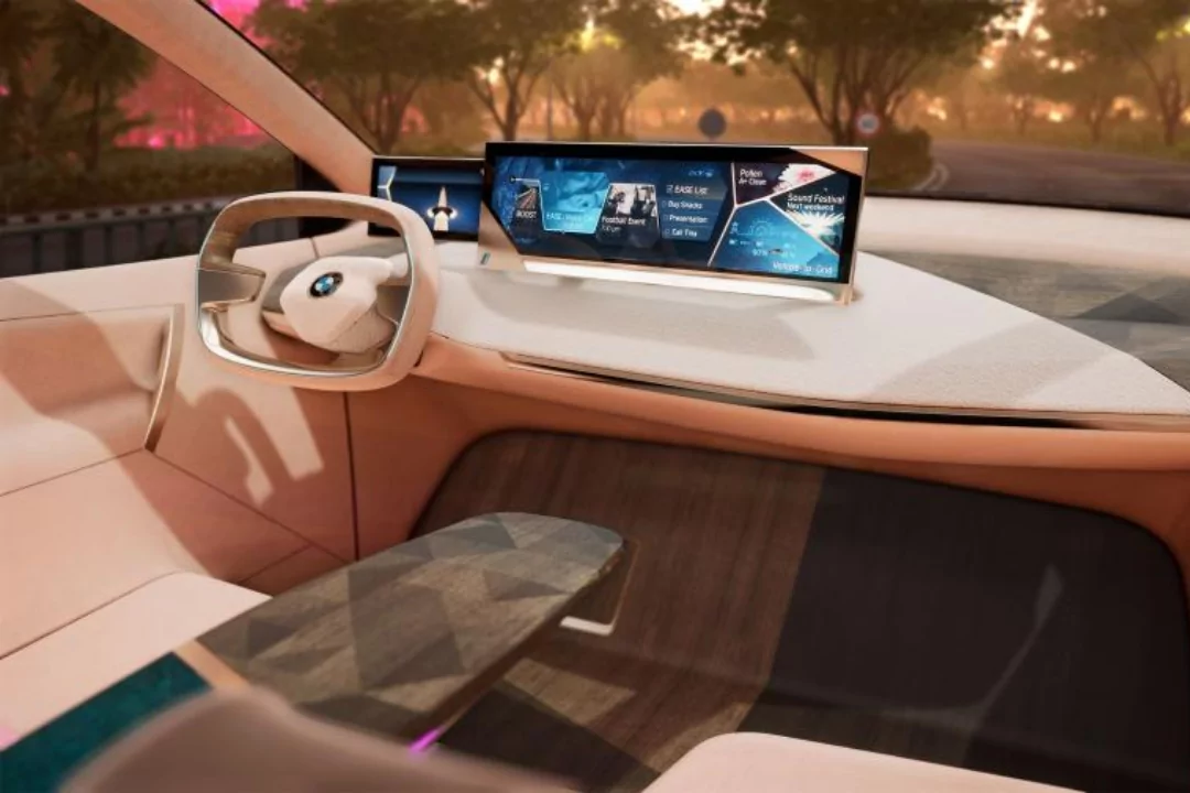Компания BMW опубликовала новое тизерное изображение своего серийного электрического кроссовера, который на данный момент известен под названием iNext.