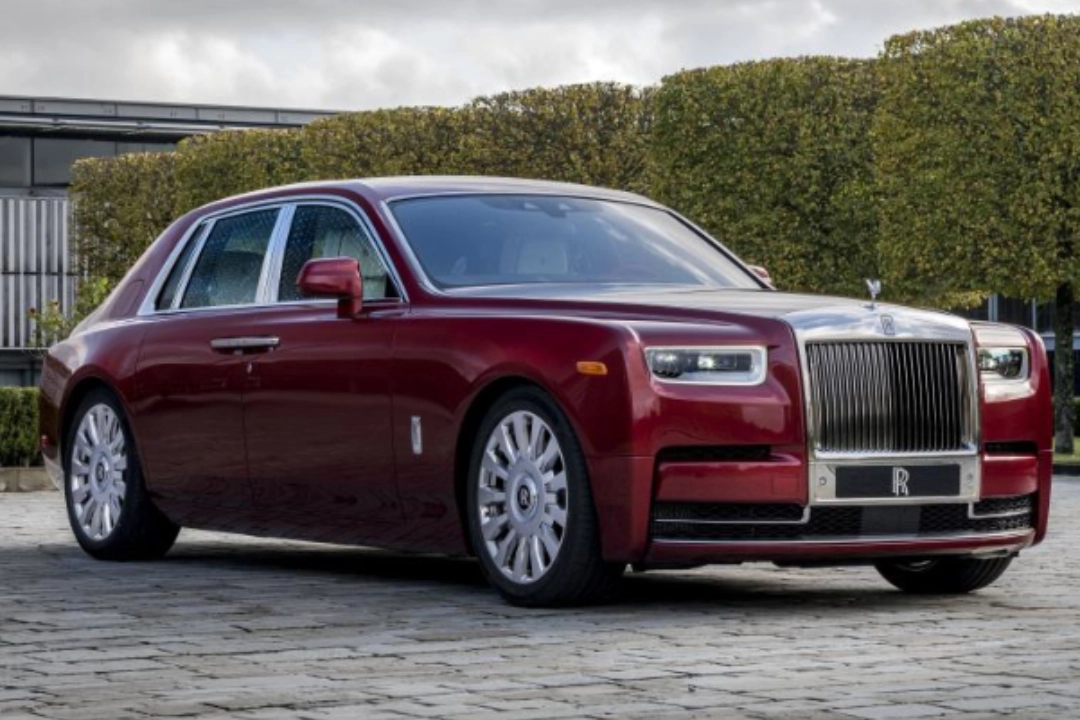 Дизайнеры из Великобритании в честь 115-летнего юбилея Rolls-Royce Phantom преобразили один из автомобилей.