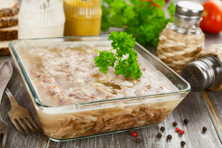 Некоторые блюда национальной российской кухни, которые близки постсоветским странам, для большинства иностранцев совсем неприемлемы.