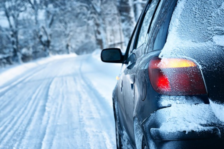 С наступлением морозов автомобилистам приходится непросто. И это связано не только с очисткой машины от снега и вождением по заснеженным дорогам.